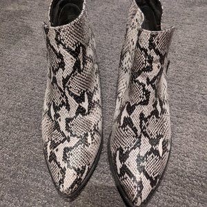 Seychelles Chaparral Leather Block Heel Bootie